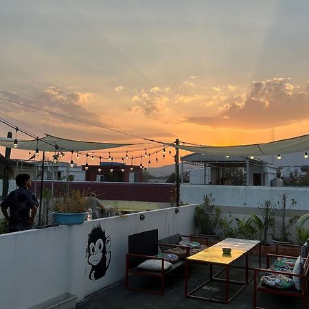 Monkey Toe Guesthouse Чиангмай Екстериор снимка