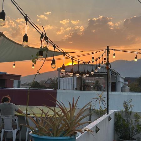 Monkey Toe Guesthouse Чиангмай Екстериор снимка