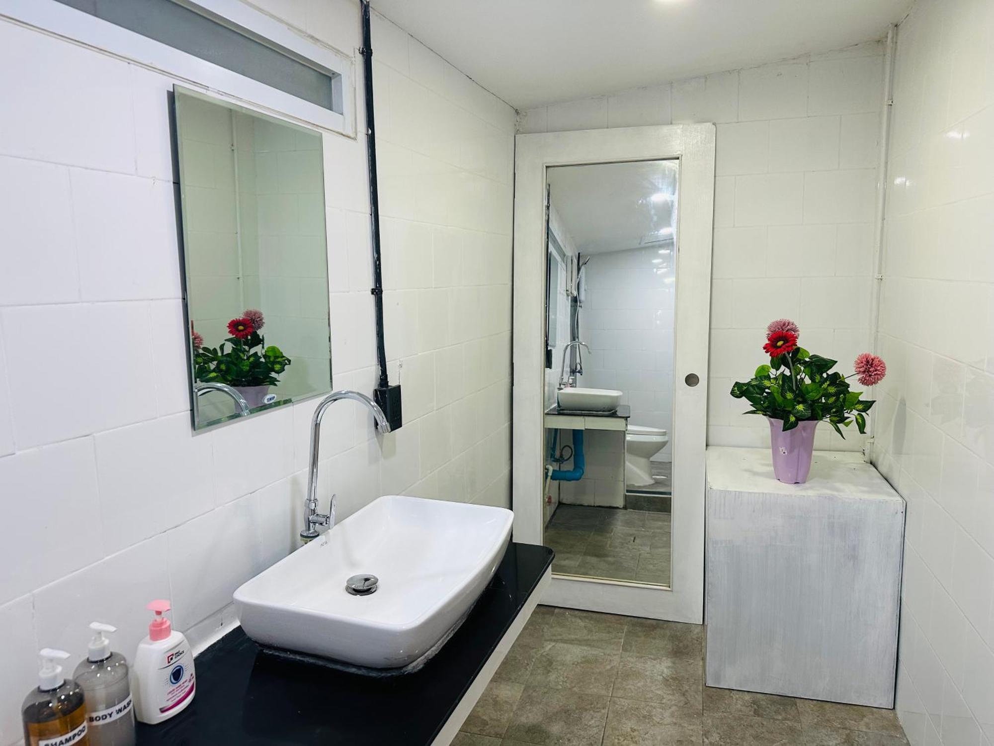 Monkey Toe Guesthouse Чиангмай Екстериор снимка