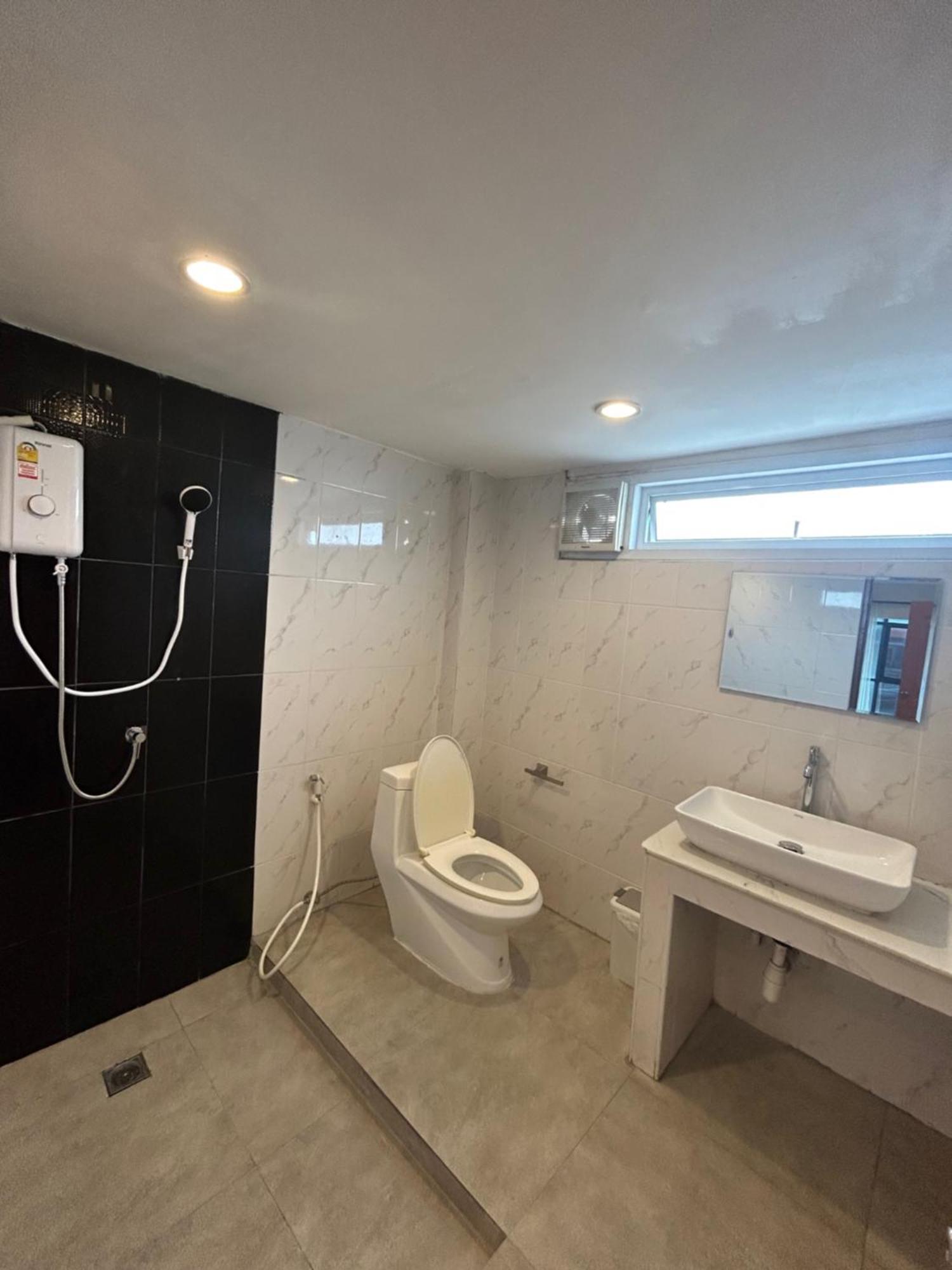 Monkey Toe Guesthouse Чиангмай Екстериор снимка