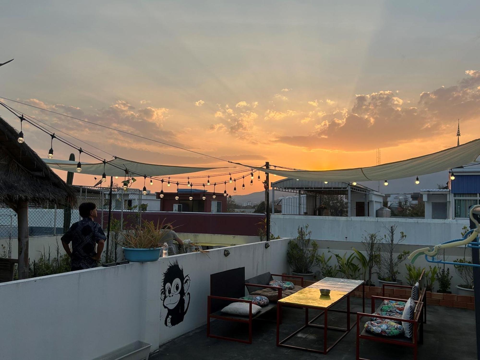 Monkey Toe Guesthouse Чиангмай Екстериор снимка
