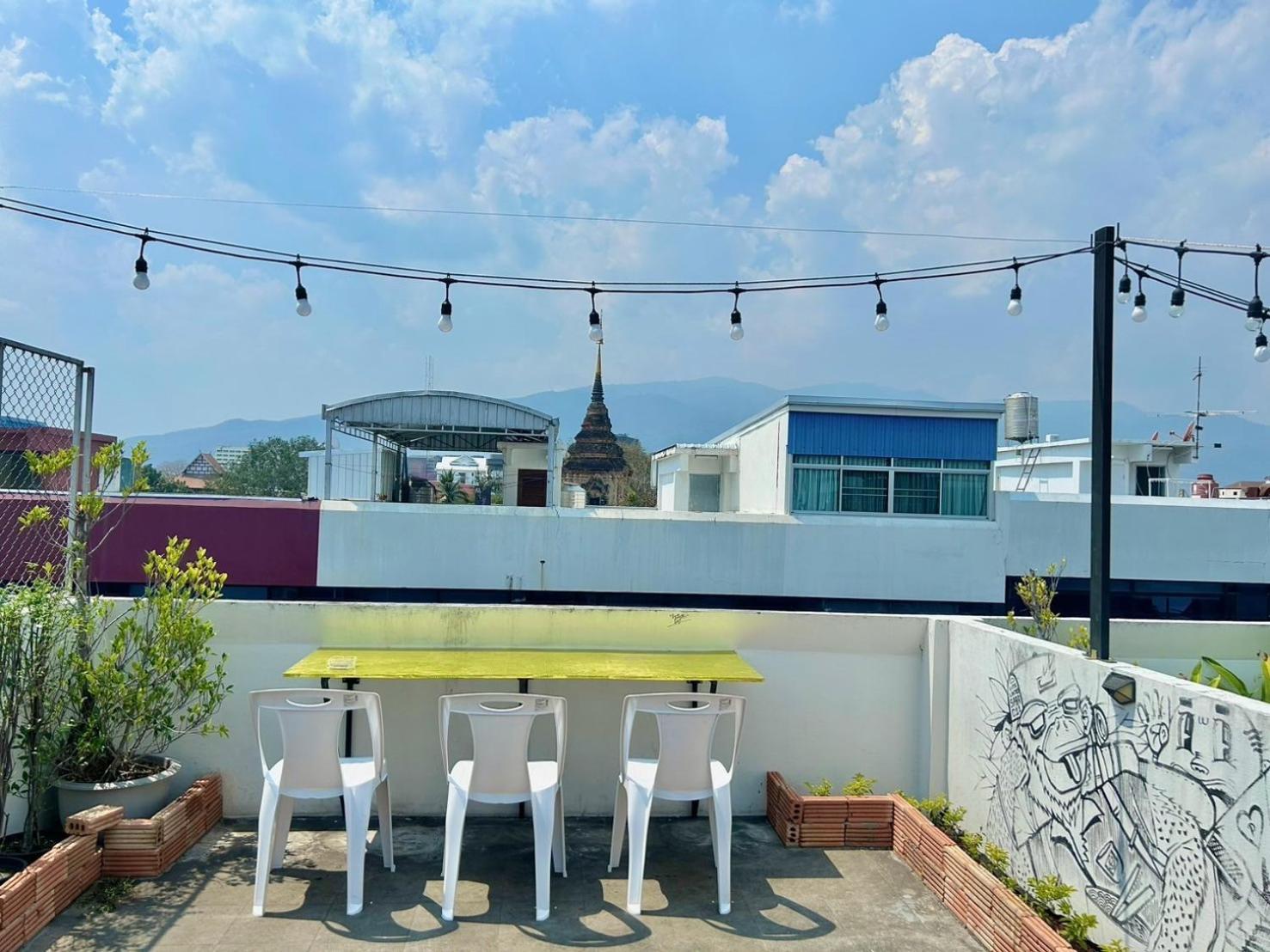 Monkey Toe Guesthouse Чиангмай Екстериор снимка