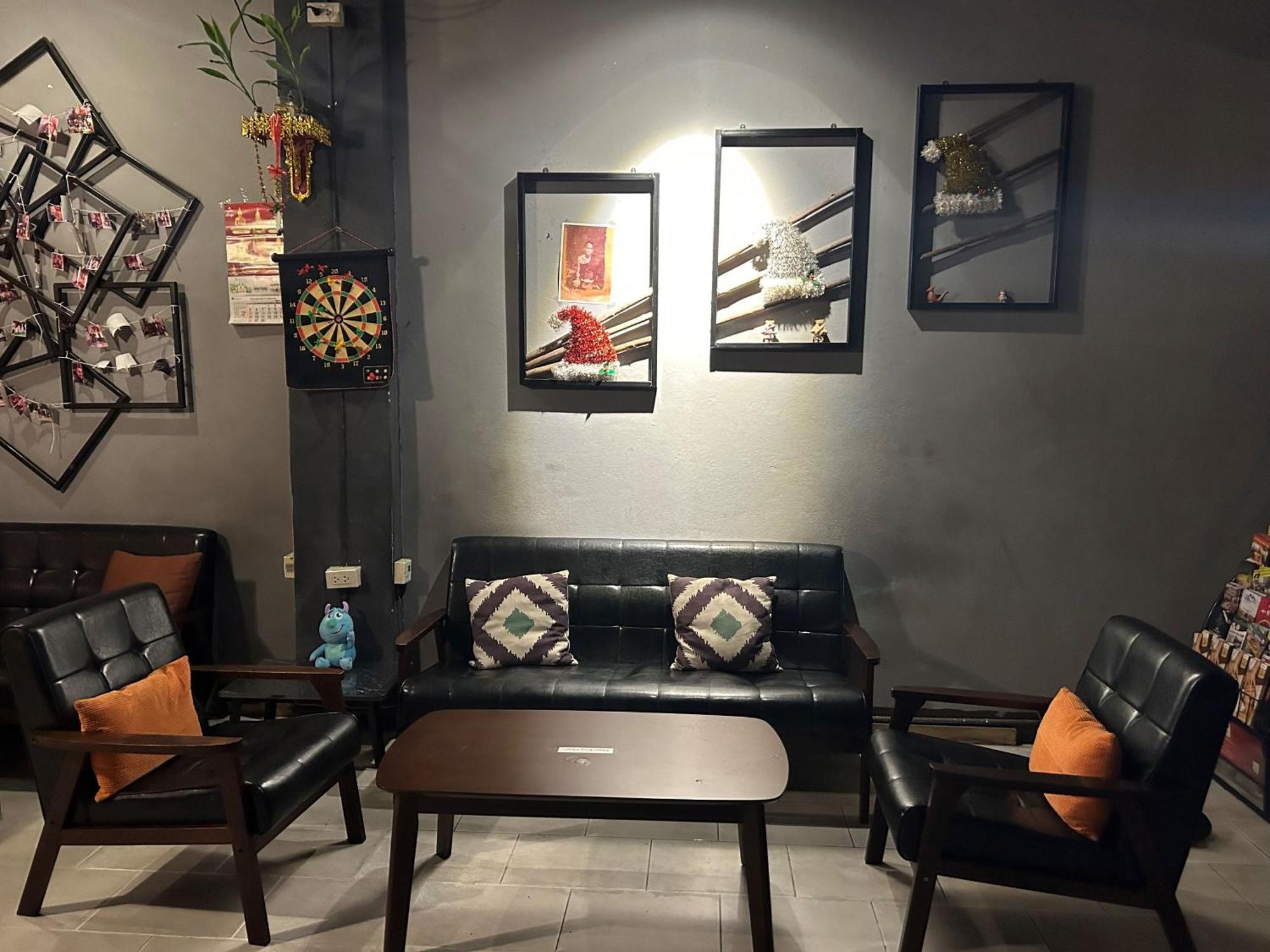 Monkey Toe Guesthouse Чиангмай Екстериор снимка